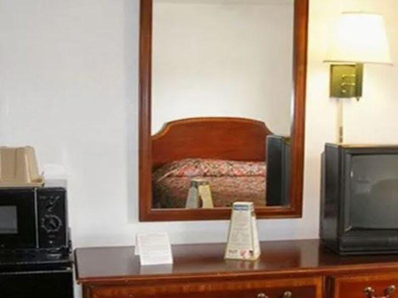Knights Inn Center Valley Екстер'єр фото